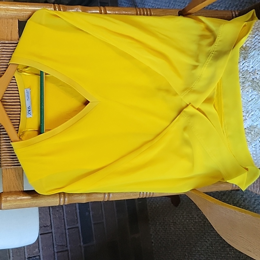 Zara Vneck, sunflower yellow blouse, size L - Picture 13 of 14